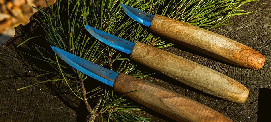 Knives with walnut handles